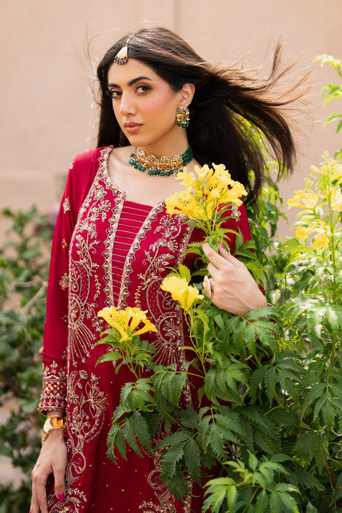 NAQSHI Gul-e-Zeenat outdoor view – full red raw silk outfit with matching dupatta styled traditionally